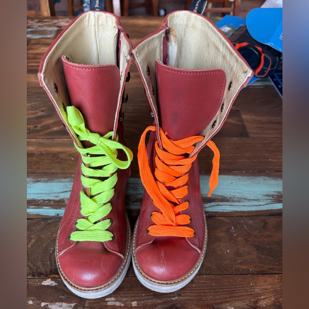 Young Sole leather boots size 31 neon laces, side zip, brick colour EUC 13.5 US